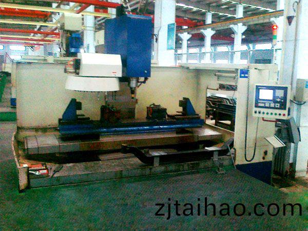 前軸十孔加(jia)工專(zhuan)用(yong)立(li)式(shi)加(jia)工(gong)